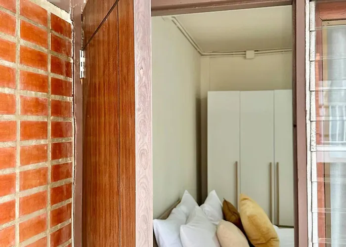 Apartment Spacious 2br2ba In Thonglor With Wifi & Balcony *